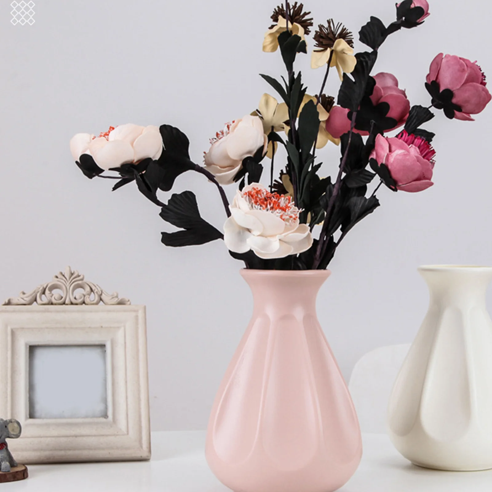 

1Pcs Home Plastic Vase Exquisite Craftsmanship Elegant Flower Arrangement Pot Ceramic Look Plastic Vase Flower Holder Decor