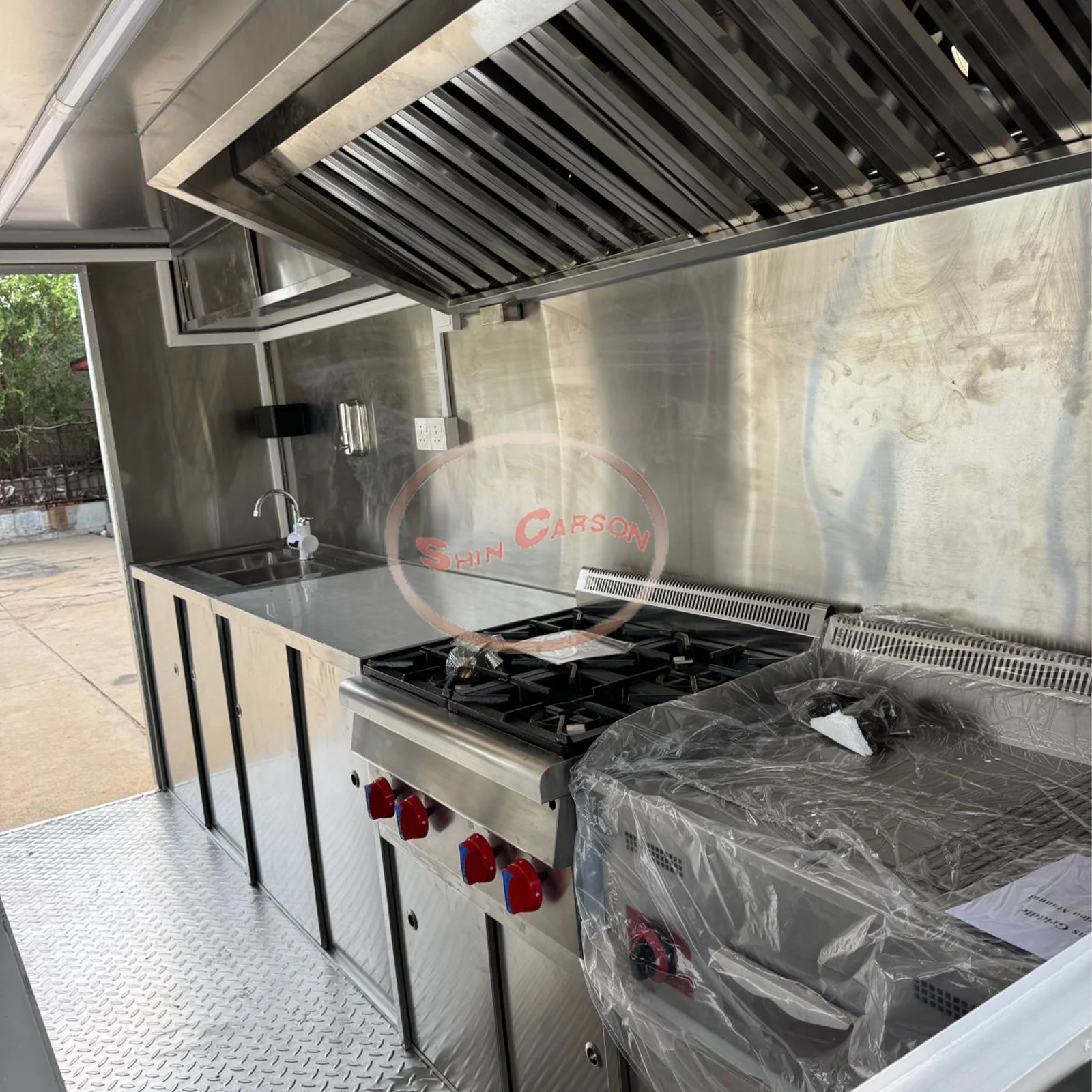 業務用厨房機器を備えたカスタムメイドの正方形フードトレーラーとフードトラック