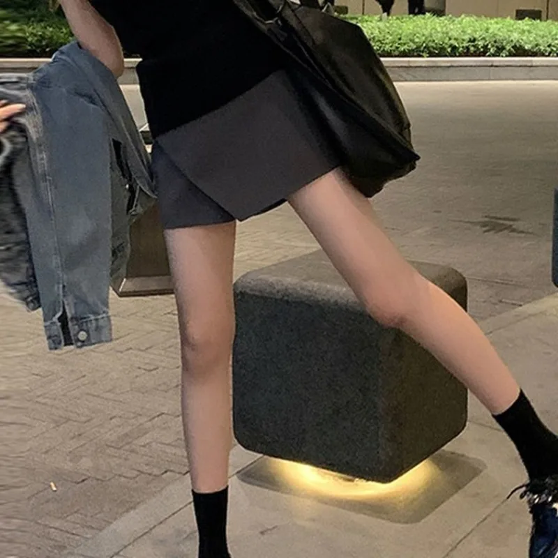 

Женская одежда: модные повседневные шорты на весну-лето, однотонные, с высокой талией, визуально стройнящие, облегающие, повседневные брюки-шорты