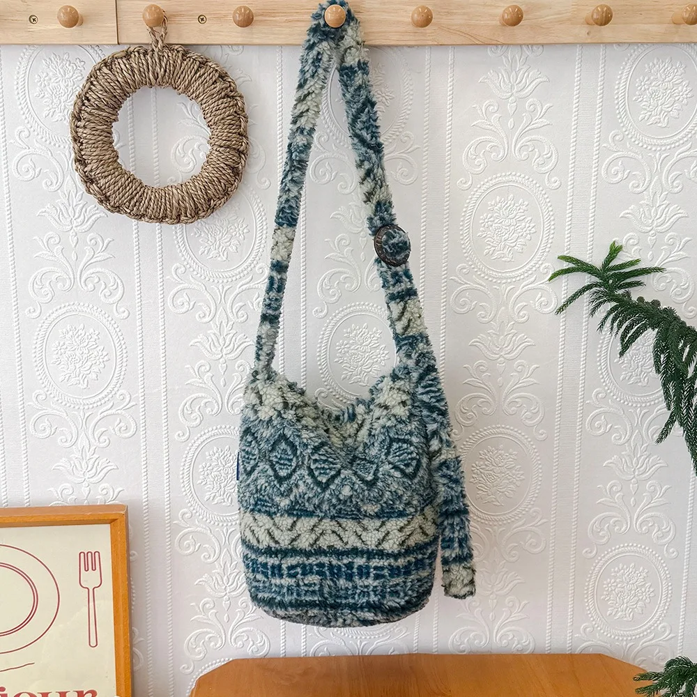 

Vintage Casual Fair Isle Style Shoulder Bag Tote Bag Ethnic Bohemian Style Handbag Elegant Retro Fluffy Crossboby Bag Shopping