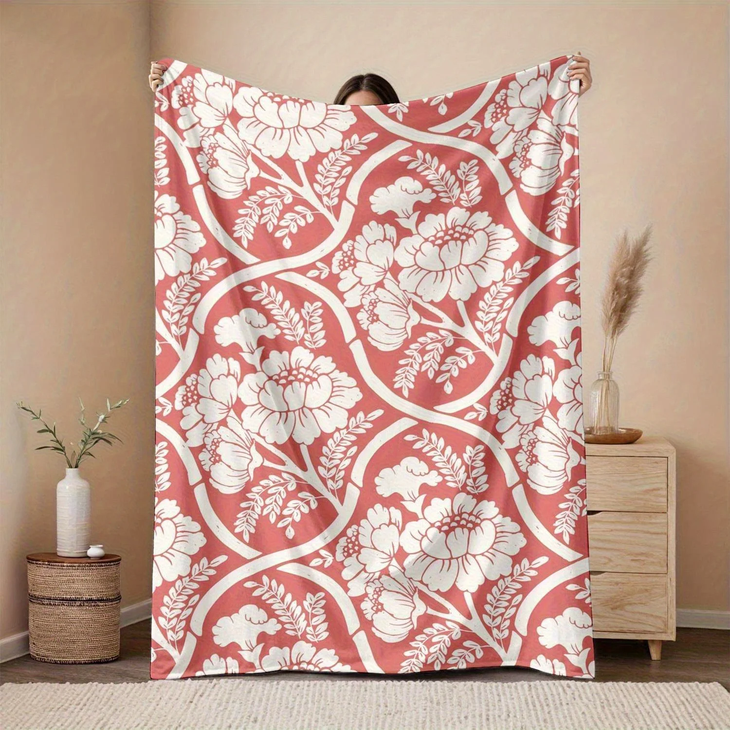 Pink and white floral patterned blanket, polyester fabric, machine washable, suitable for use in bedrooms, living rooms sofas