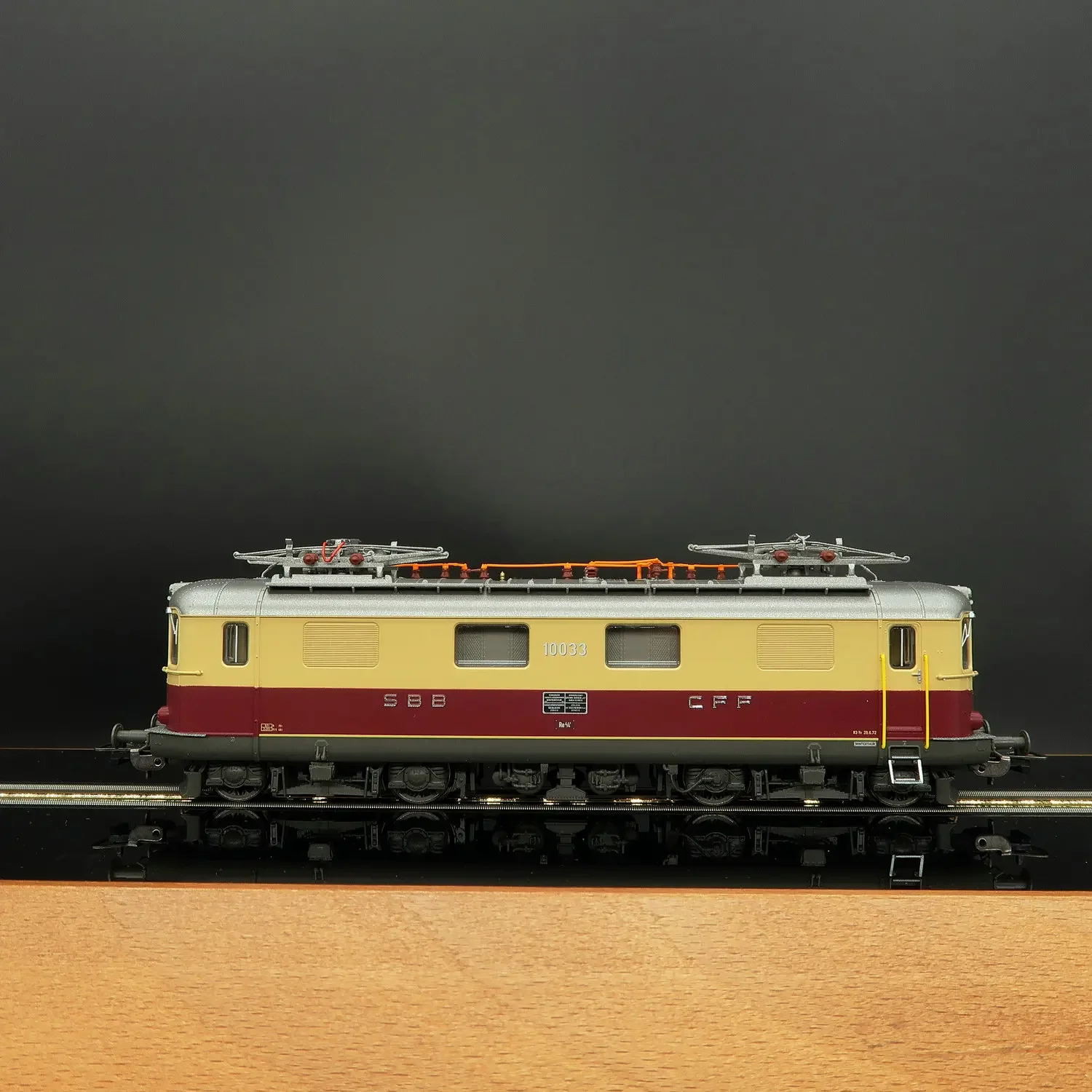 PIKO HO 1/87 Model kereta api 96890 versi kaus RE4/4 DCC elektrik Digital efek suara kereta api SBB hadiah mainan Model