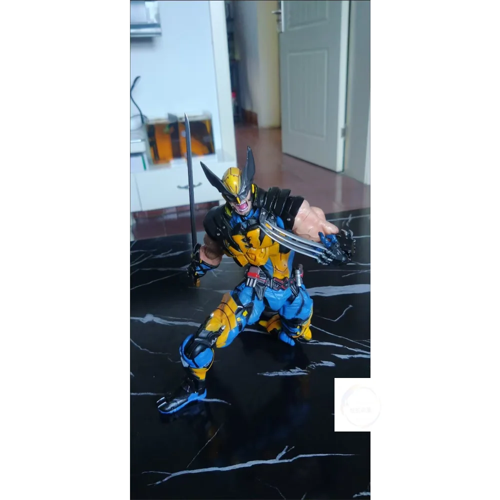 28cm Marvel Wolverine X-MEN Action Figure Ornaments Pvc Figure Animation Peripherals Ornament Desktop Display Birthday Gift Toys