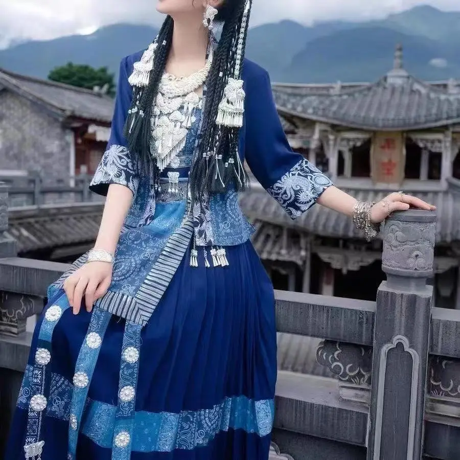 

Женский костюм хмонг в национальном стиле, платье для девочек Miaojiang, традиционная китайская одежда для окрашивания батика, праздничные костюмы для сценических танцев