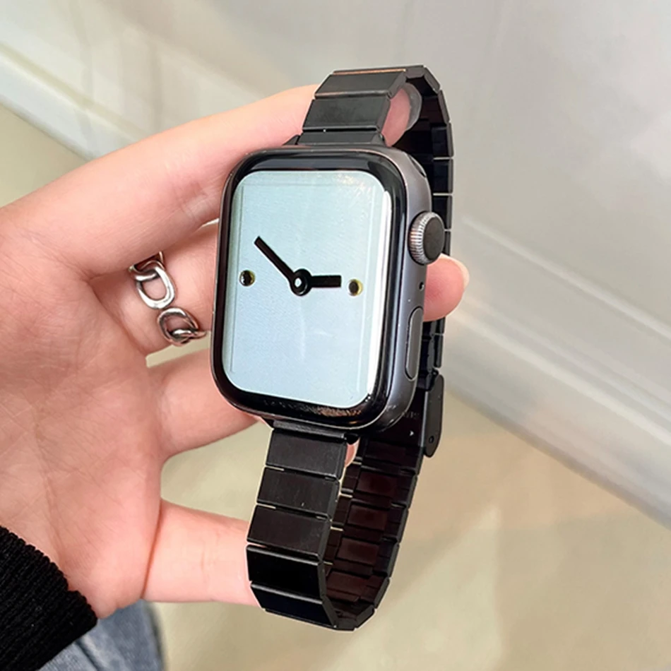 Pulseira de metal plissada INS de luxo para Apple Watch Ultra 49 mm iWatch Series 7 8 6 SE 4 5 38/40/41 mm 42/44/45 mm Pulseira de pulseira de relógio