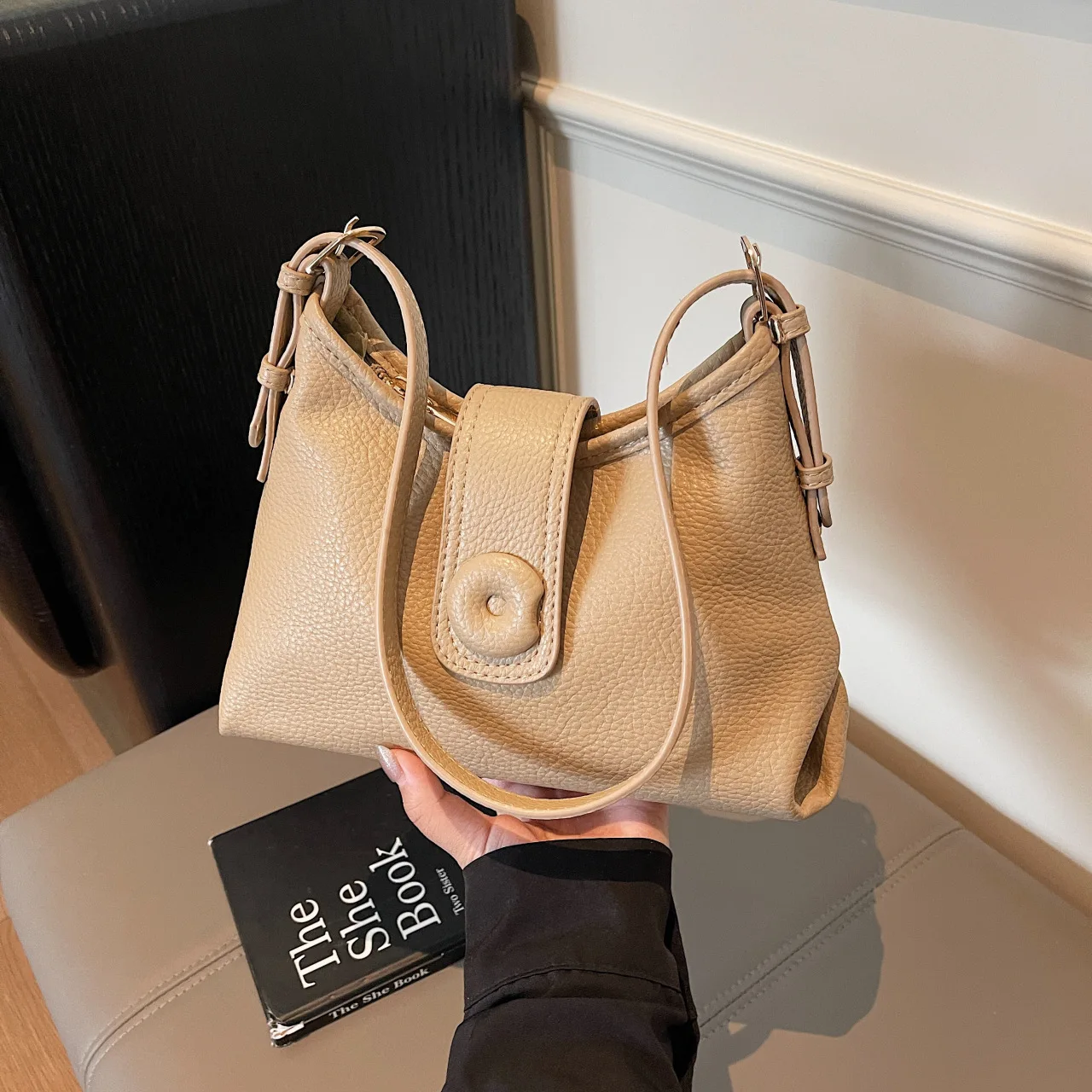 

2025 French Saddle Underarm Bag for Women Minimalist Shoulder Crossbody Purse Fashionable Handbag