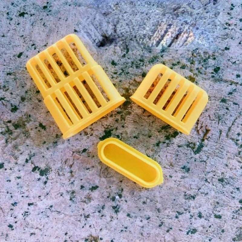 A 50PCS Multifunctional Prisoner King Cage New Plastic Cage Jiewang Artifact Mailing Bee Artifact