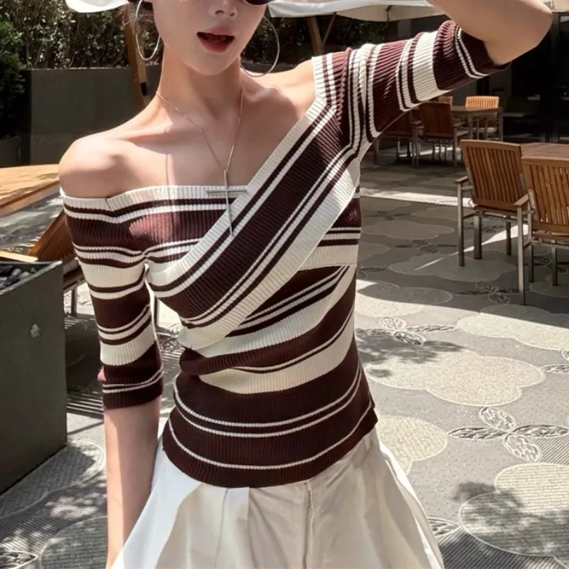 

Сексуальная трикотажная футболка с коротким рукавом в американском стиле ретро, женская летняя футболка 2021, новые уличные контрастные цветные полосатые укороченные топы