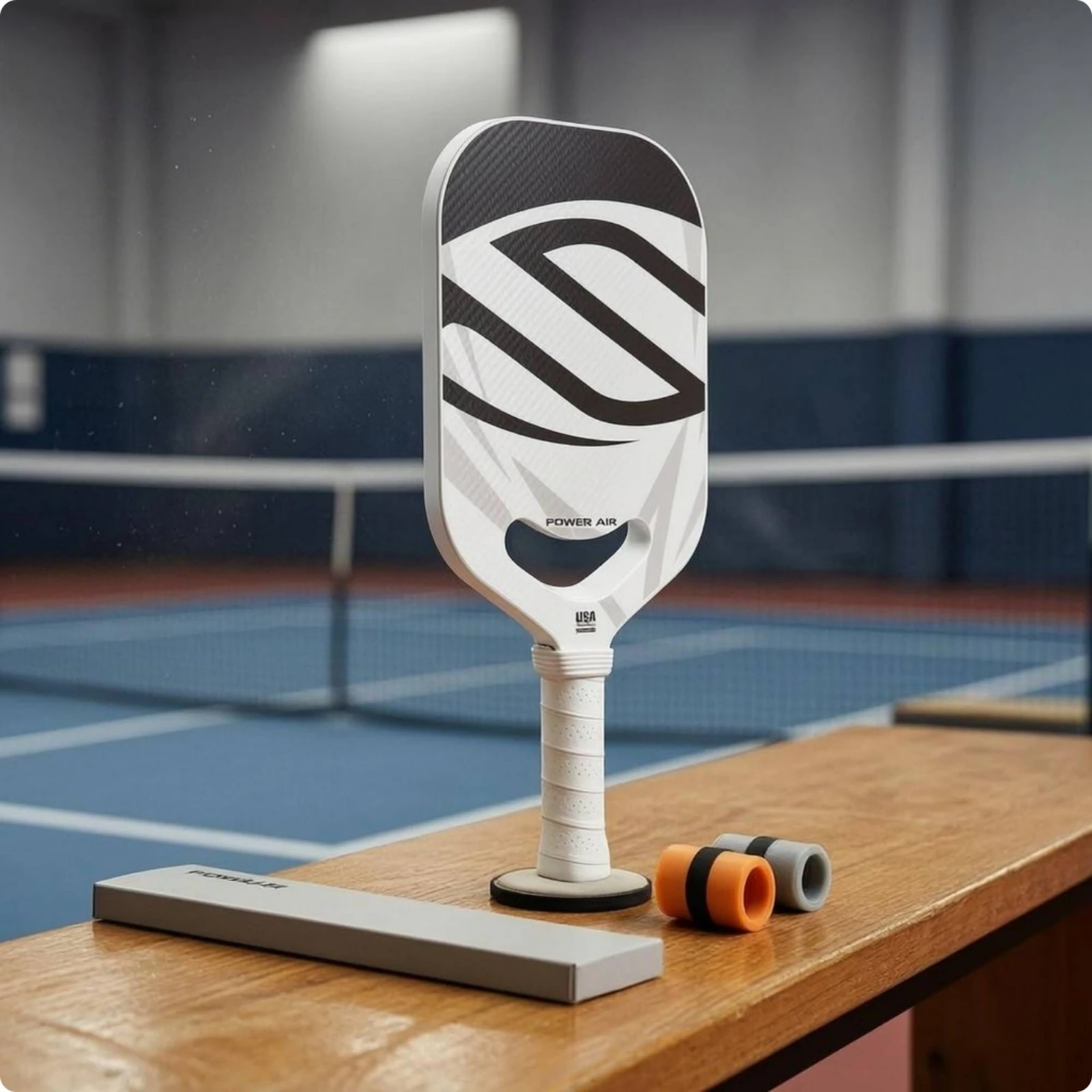 raquette-de-pickleball-en-fibre-de-carbone-avec-poignee-perforee-16-mm-equipement-de-sport-coins-arrondis-controle-et-puissance-ameliores