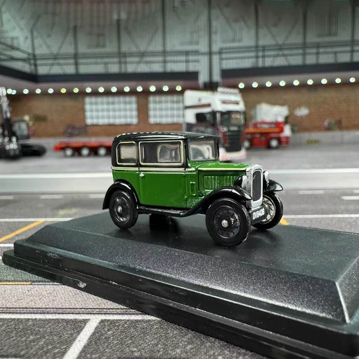 

OXFORD 1:76 Scale Diecast Alloy Austin Toys Green Vintage Cars Model Classics Nostalgia Adult Souvenir Gift Static Display