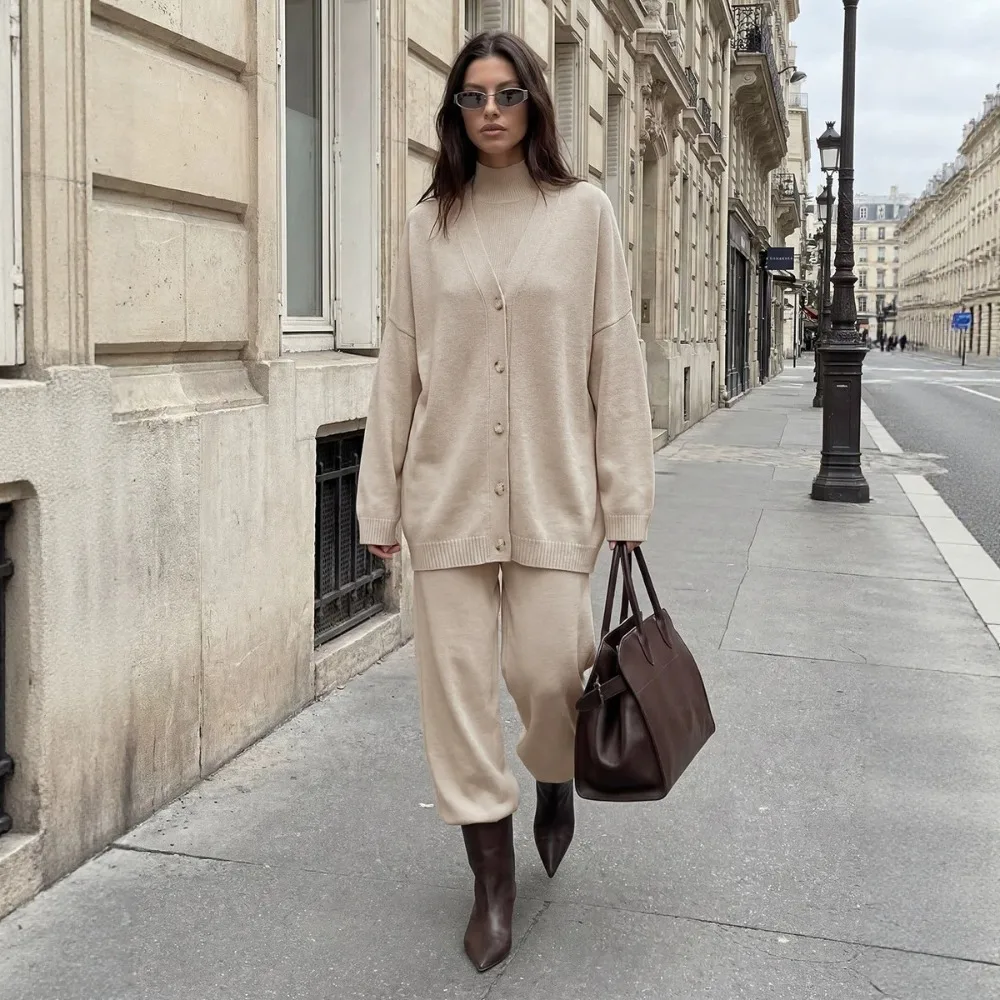 2026 Autumn and Winter New Knitted Cardigan Vest Wide-leg Pants Lazy Wind Three-piece Knitted Cover Texture Unique Fashion