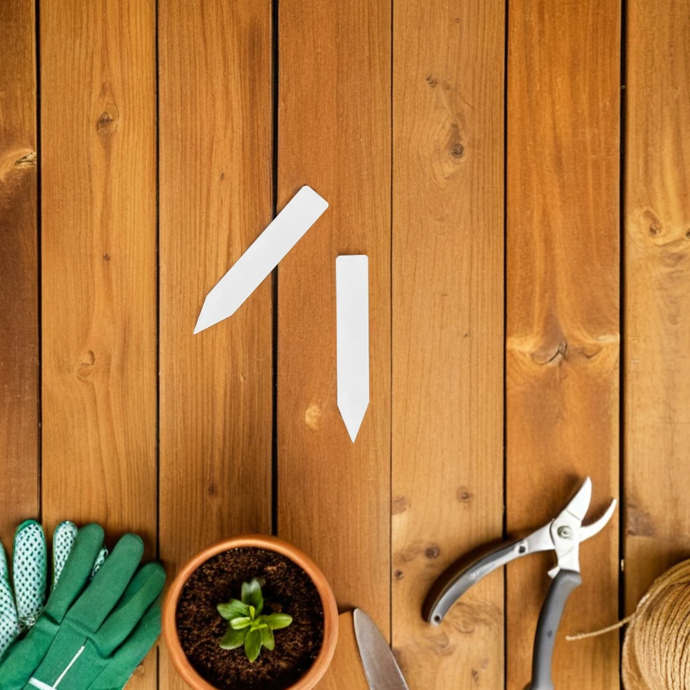 

100 Pcs Durable Plastic Plant Markers Garden Labels Waterproof Herb Tags Ideal for Pots Garden Beds Succulents Nursery Stake