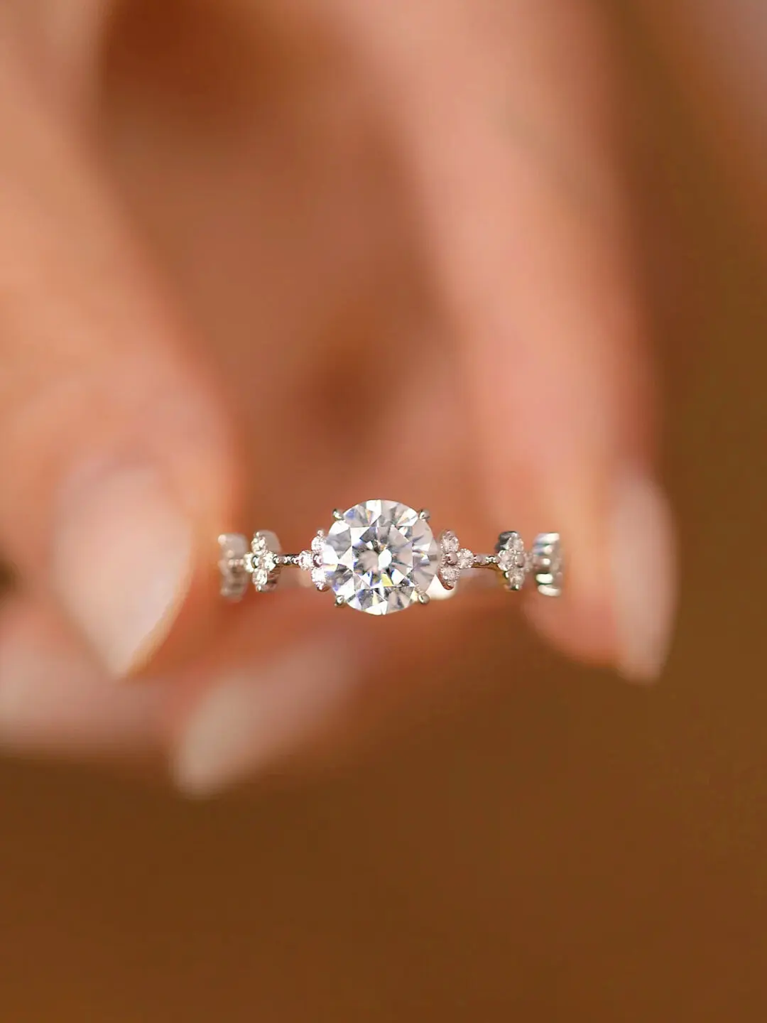 

S925 Four-Leaf Clover-Shaped Sterling Silver Ring, Light Luxury, Simple, Fashionable, Classic Artificial Gemstone Wedding Ring, Gift for Lover, Friend, or Bestie, Birthday Gift, Suitable for Daily Wear/Travel/Party Wear, Women's High-End Jewelry