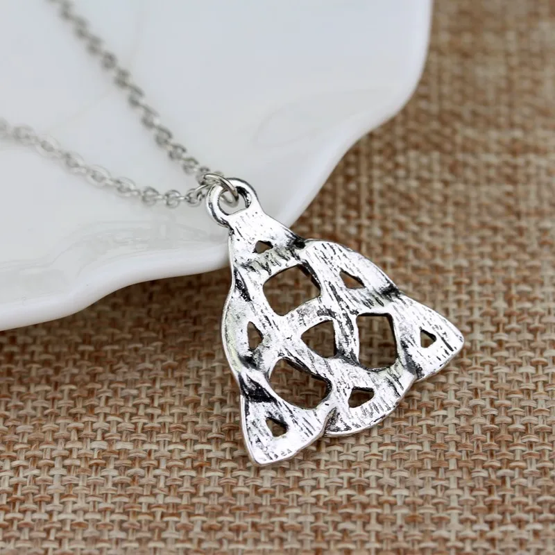 Triquetra Trinity Knot Chain Necklace Jewelry DIY 25x30mm Pendant Necklace Fashion Pagan Protection Spiritual Necklaces DIY Gift