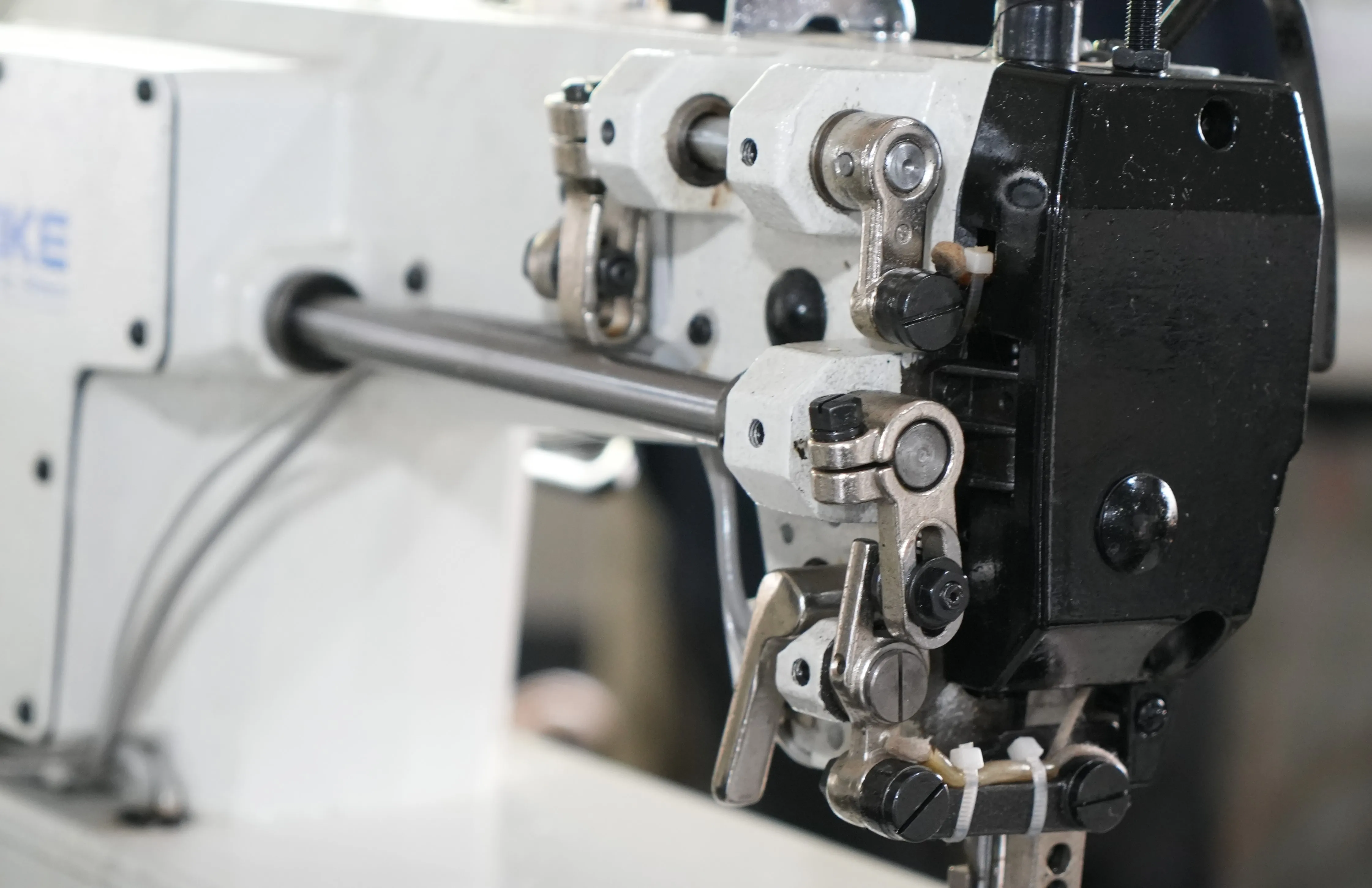 DT 0315-D4 DOIT Latest Version Computerized Lockstitch Sewing Machine