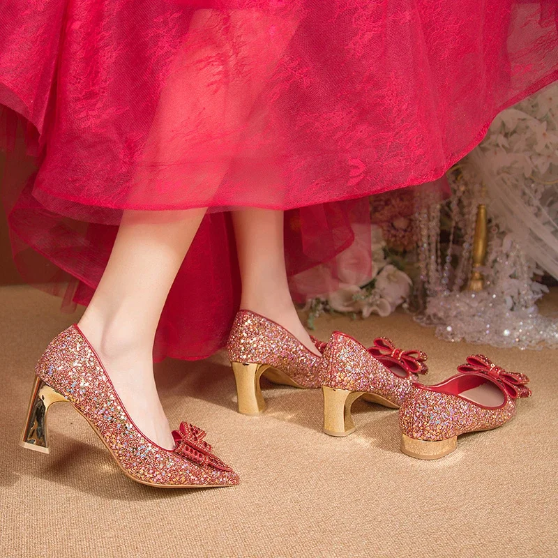 Shiny Sequin Low Heels Wedding Shoes Women 2023 New Red Crystal Bowtie Bridal Shoes Woman Pointed Toe Thick Heeled Party Shoes