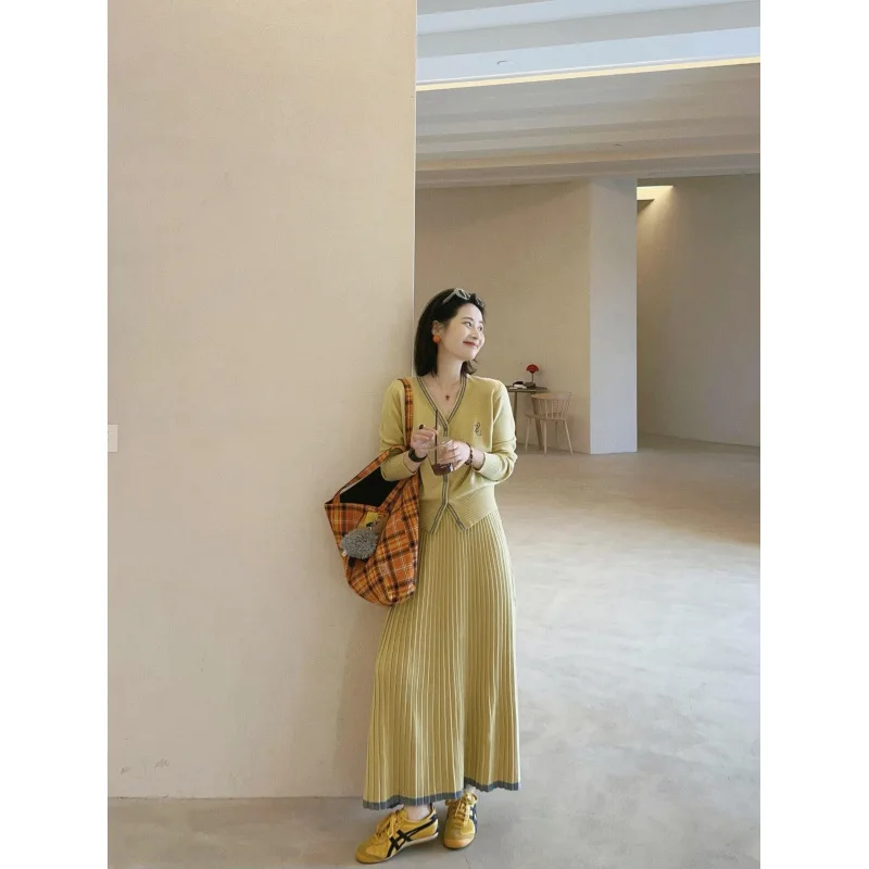 2025 New Autumn Wear Beautiful Yellow Knitted Top Skirt Two-piece Set