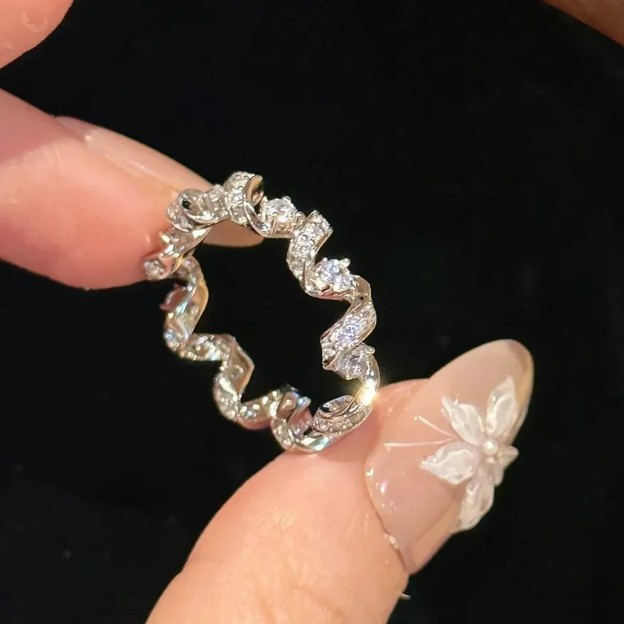 

Fashion silver 925 inlay Diamond Ring Luxury High Grade Twists Design winding rings for women Couple style Jewelry Gifts