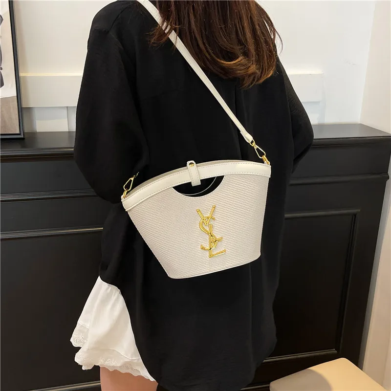 

Famous Fashion Crossbody Bag Elegant Outdoor Casual Handbag Women's Luxury Design Leather Shoulder Bag