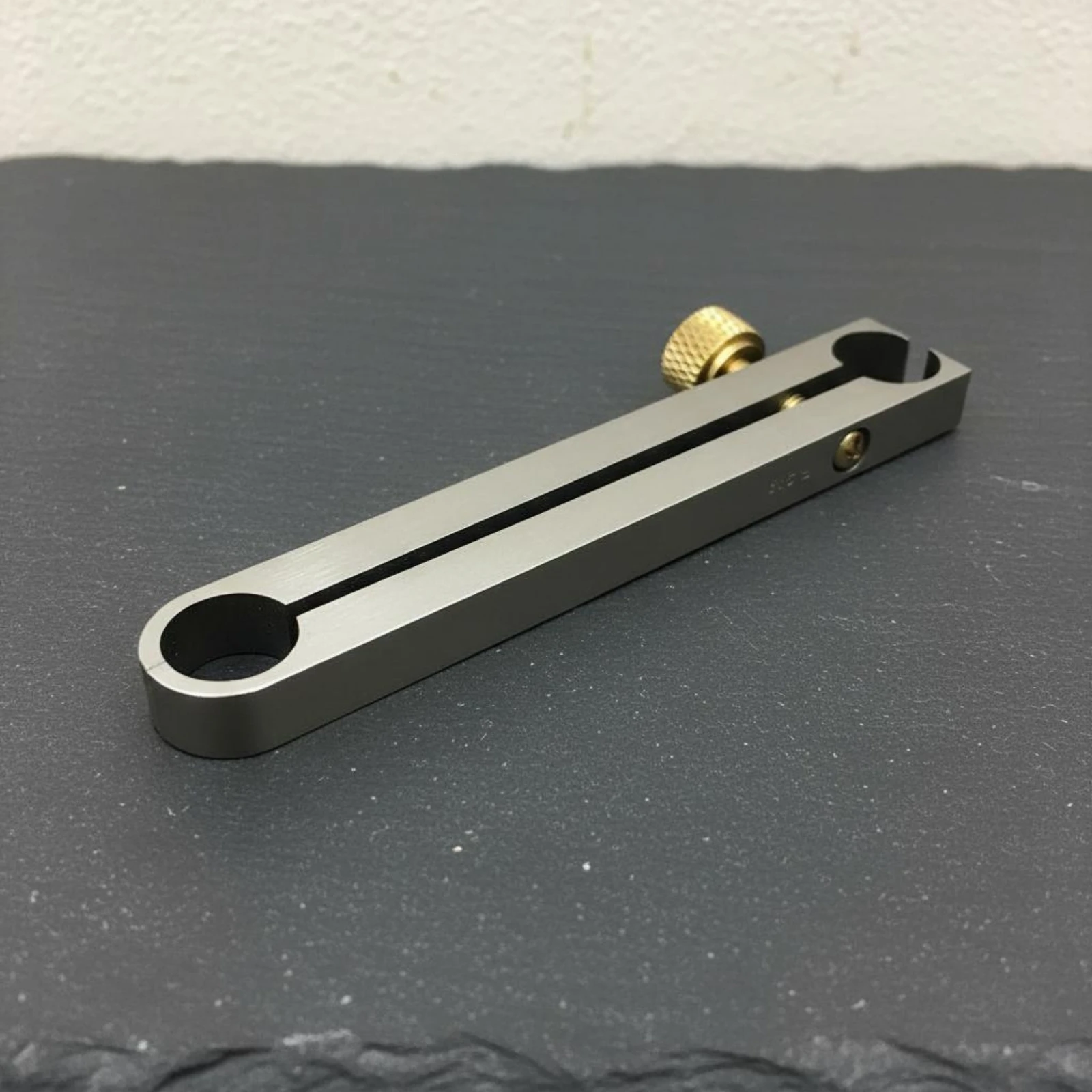 Watch Center Wheel Pliers Professional Center Wheel Holding Tool Watch Holding Clamp Long-Lasting Easy to Use for Watchmaking