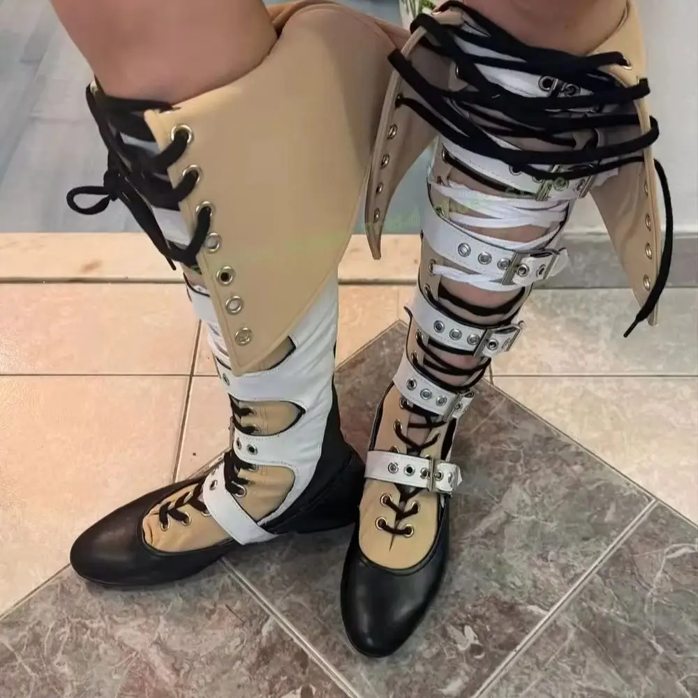 حزام مشبك الصليب تعادل ترهل الأحذية أضعاف أسفل موضة 2025 جولة تو شقة مع الدانتيل يصل قطع المرقعة النساء حذاء برقبة للركبة