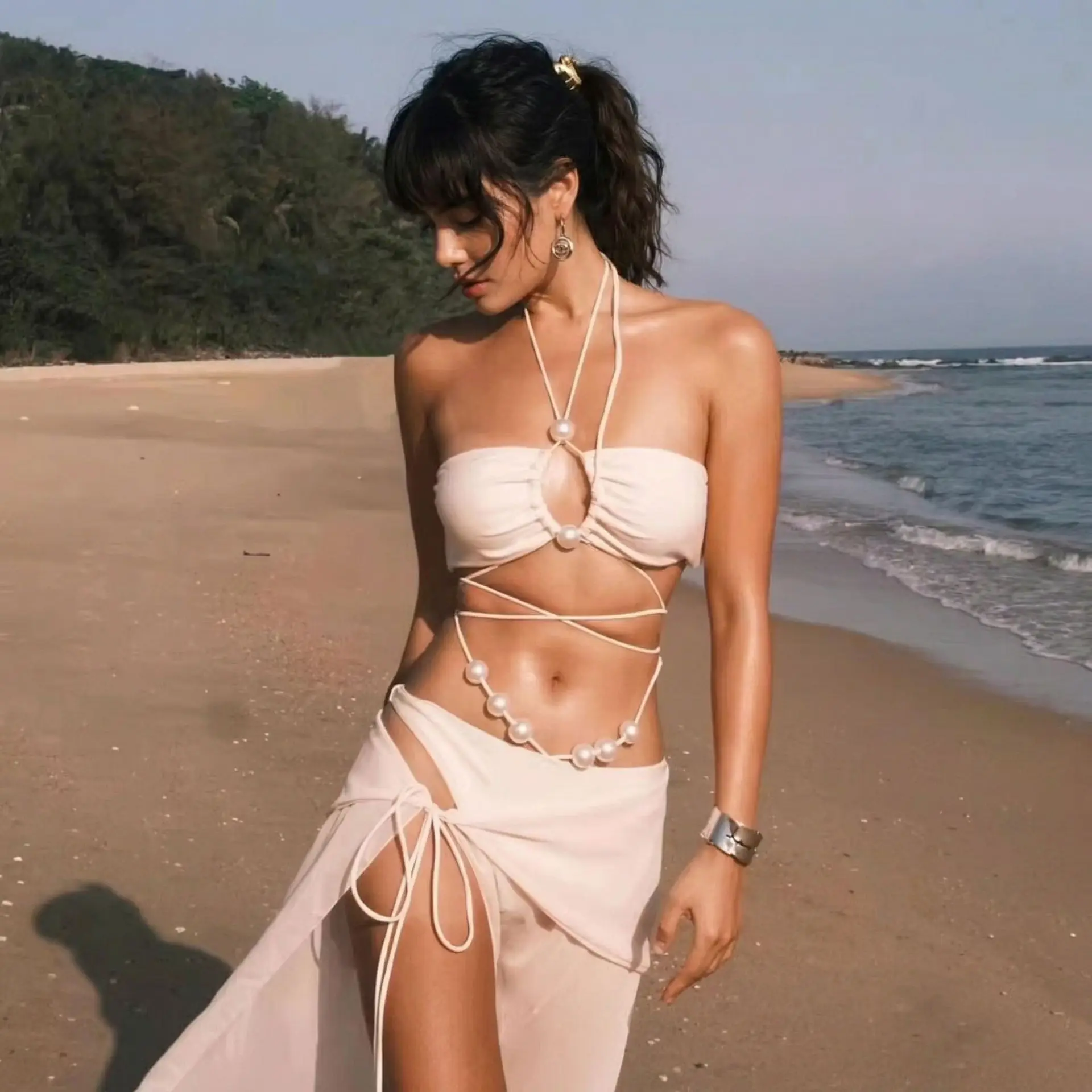 2026 Neuer Damen Perlen-Halter-Bikini mit Hohlmuster und Kreuzriemen, hochgeschlitztem Rock, sexy, schmal geschnitten, für Strand, Pool, Urlaub, Bademode, modischer Anzug – Detail 9