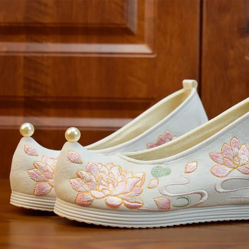 Original ancient style Hanfu women's shoes height increasing embroidered shoes retro high heels Tang Dynasty shoes Halloween