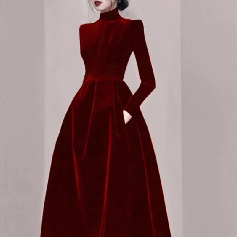 

Party dress with high-necked Burgundy in canary