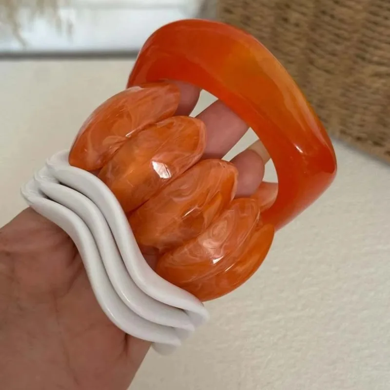 Glamour Orange White Translucent Smudging Acrylic Bangles for Women Kpop Geometric Wide Resin Bracelets Charms Party Jewelry F view 2