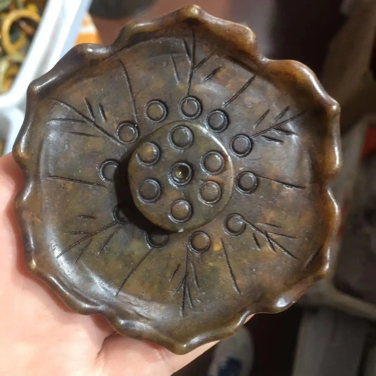 

The stall is old, inserts the stone dragon turtle, Ruyi teacup ornaments, hand-carved hand-sold desk decoration