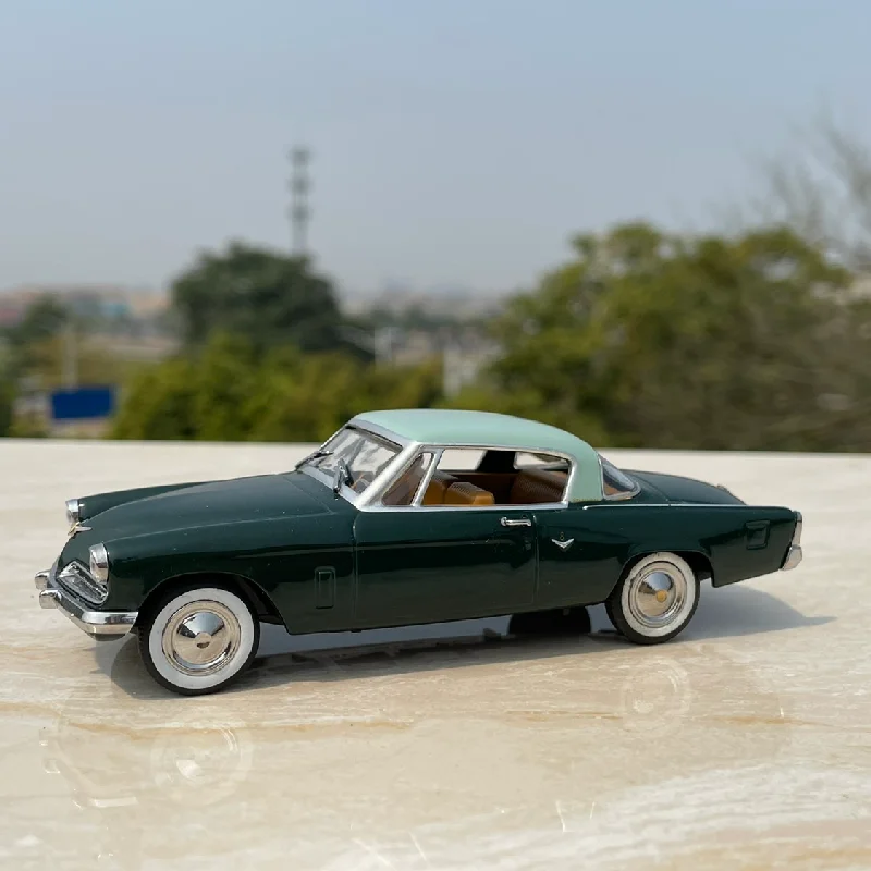 1:43 Scale Model Diecast Alloy 1953 Classic Retro Car Metal Toys Vintage Vehicle Coupe Gifts Fans Collection Display Decoration