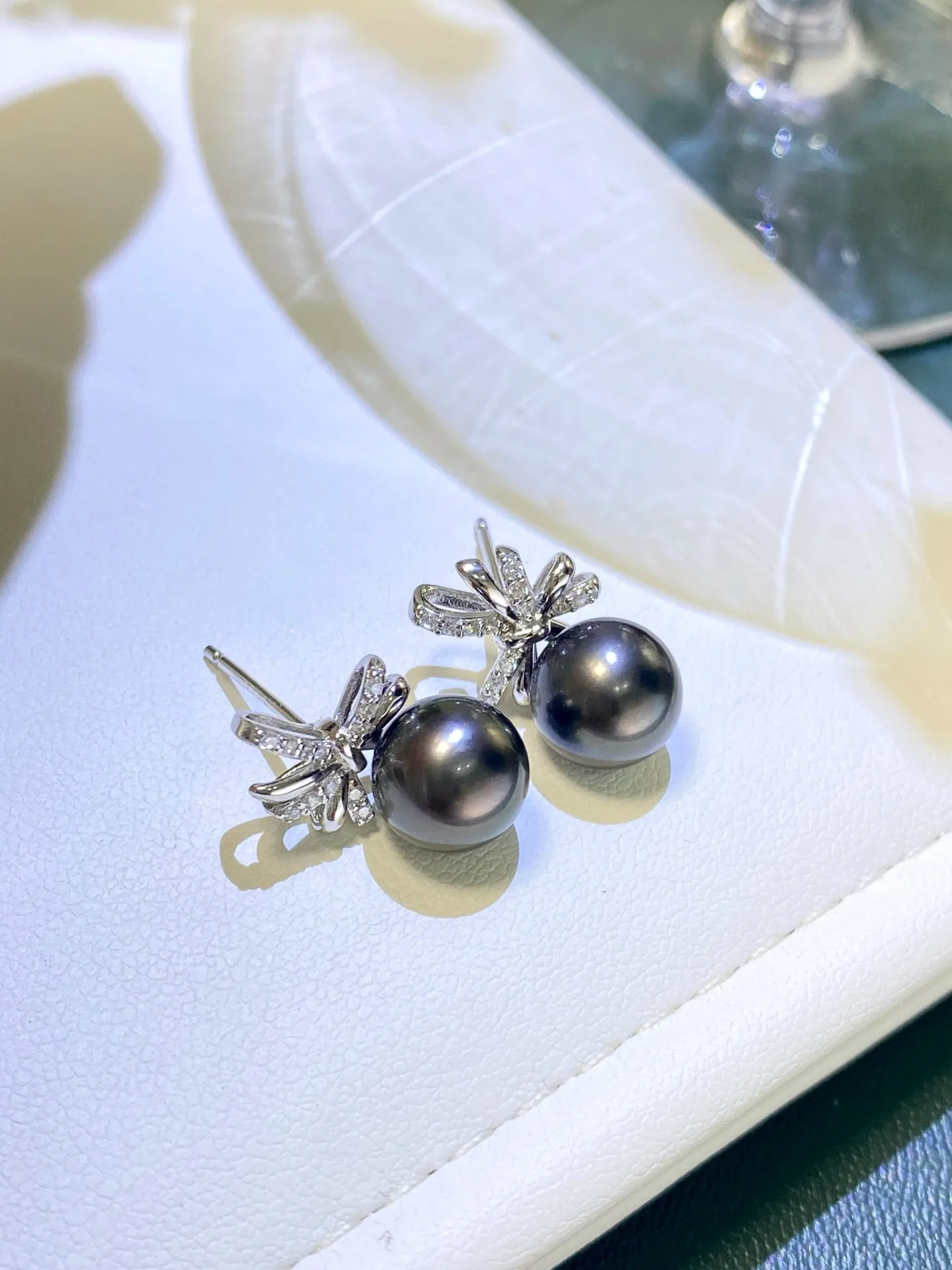 

Bow Pearl Earrings AAAA 9-10mm Natural Tahitian Round Pearl Earrings 925s