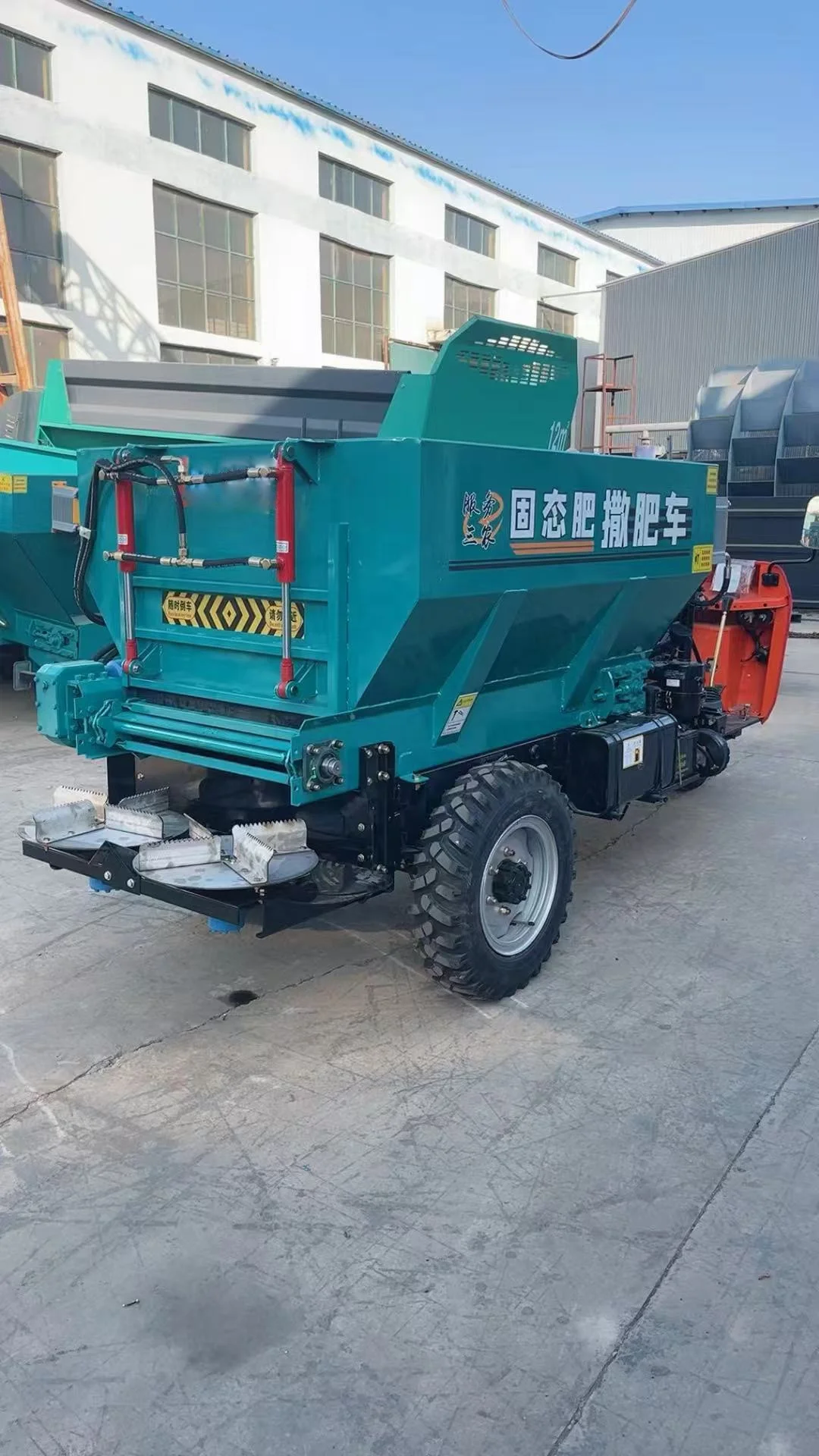 2-16 Cubic Meters Organic Fertilizer Disc Fertilizer Spreader Multifunctional Agricultural Fertilizer Spreader