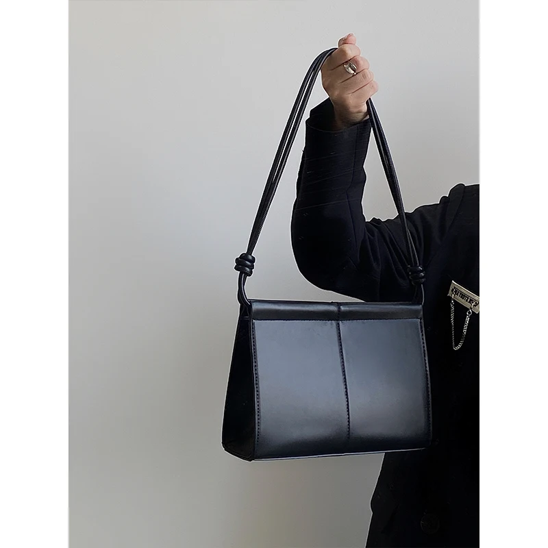 

2025 Light Luxury Fashionable And High-end Horizontal Square Shoulder Women's Bag Simple And Casual Versatile Women's Bag Trendy