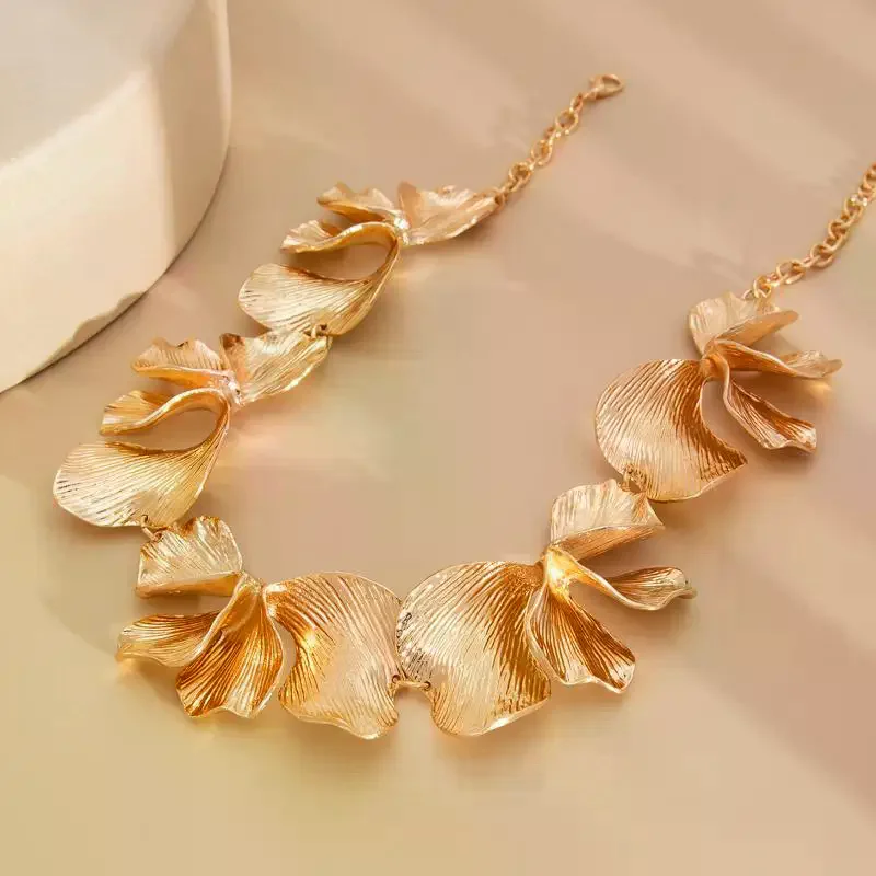 Ingemark Punk Irregular Petals Flower Chain Necklace for Women 2025 New Fashion Gold Color Metal Choker Steampunk Jewelry Gift - view 3