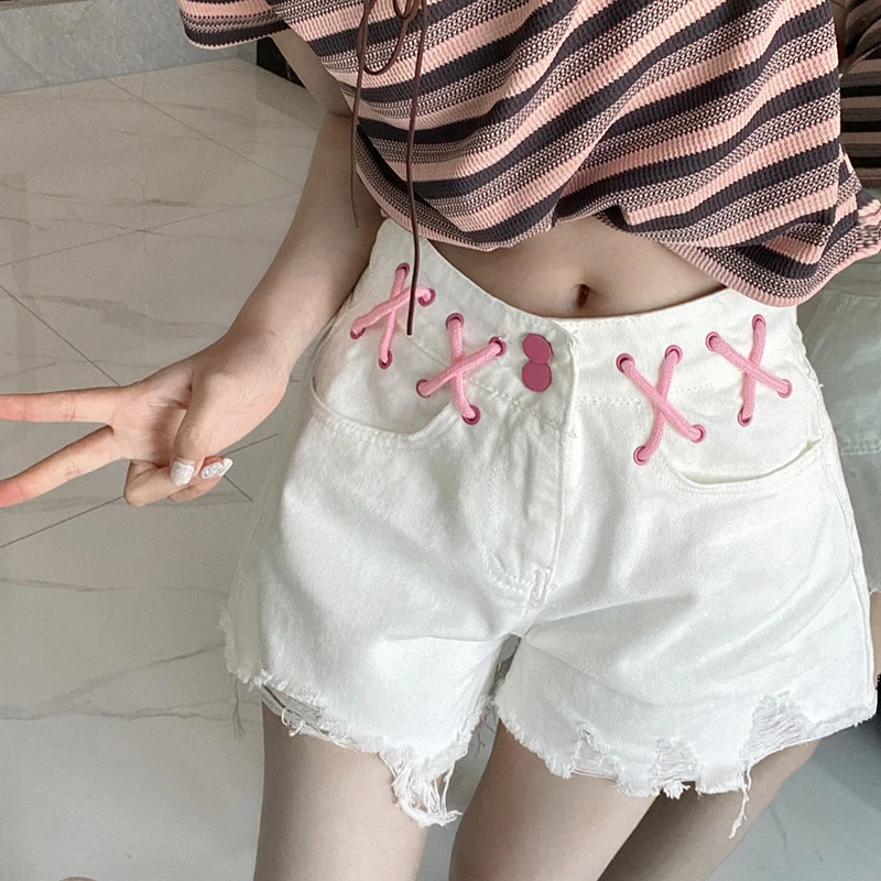 スパイシーガール白リッピングデニムショーツ女性のためのファッションレースアップストレートショートパンツ女性韓国の基本 2025 夏のショーツ Mujer