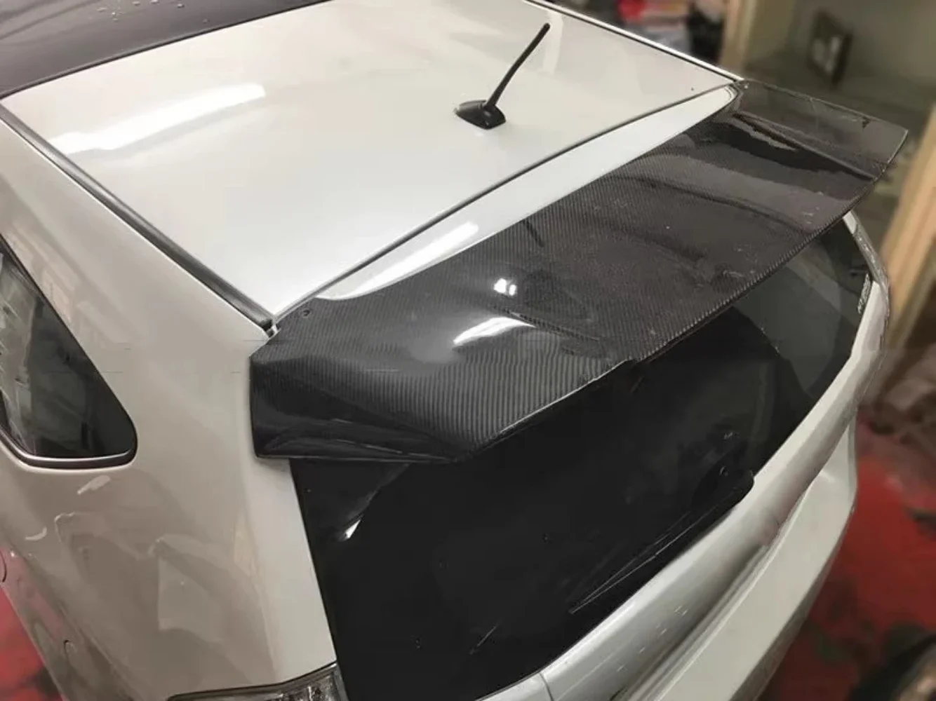 

Индивидуальный задний спойлер из углеродного волокна в сборе для Toyota Prius 40 серии 2005-77, модифицированный новый стиль, автоаксессуары