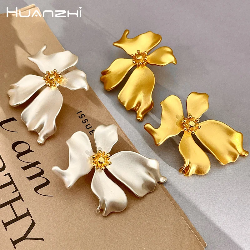 HUANZHI Exaggerated Big Flower Petal Earrings for Women Fashion Classic Retro Matte Heavy Metal Cocktail Party Jewelry Gifts New