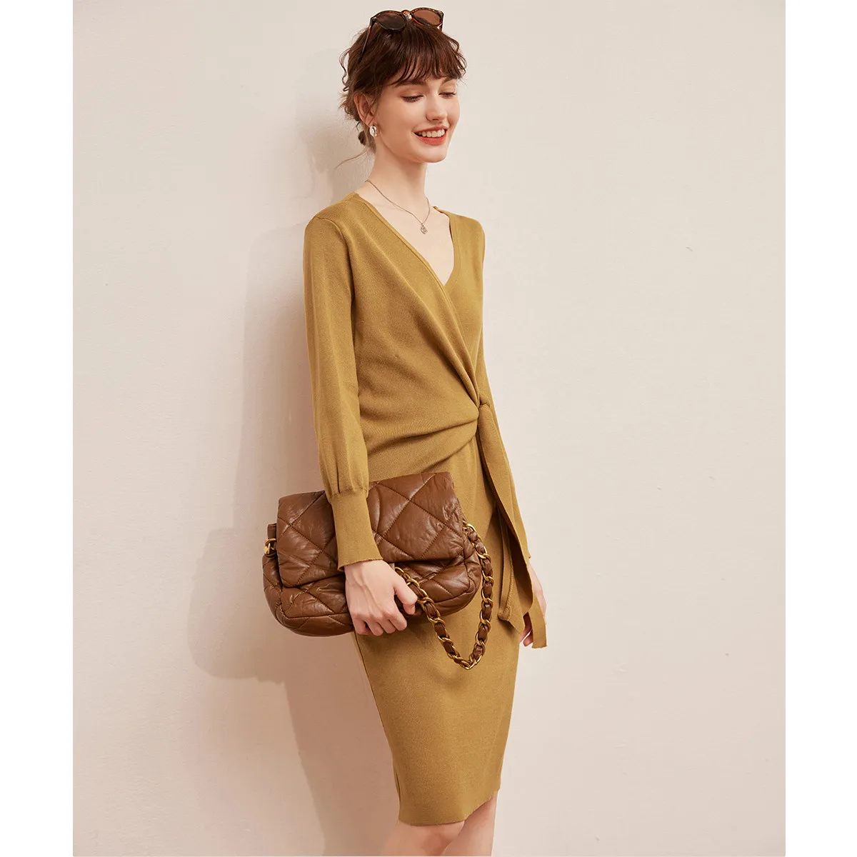 Louis yao 2025 primavera outono design de renda com decote em v com micro elástico fino ajuste manga longa vestido feminino