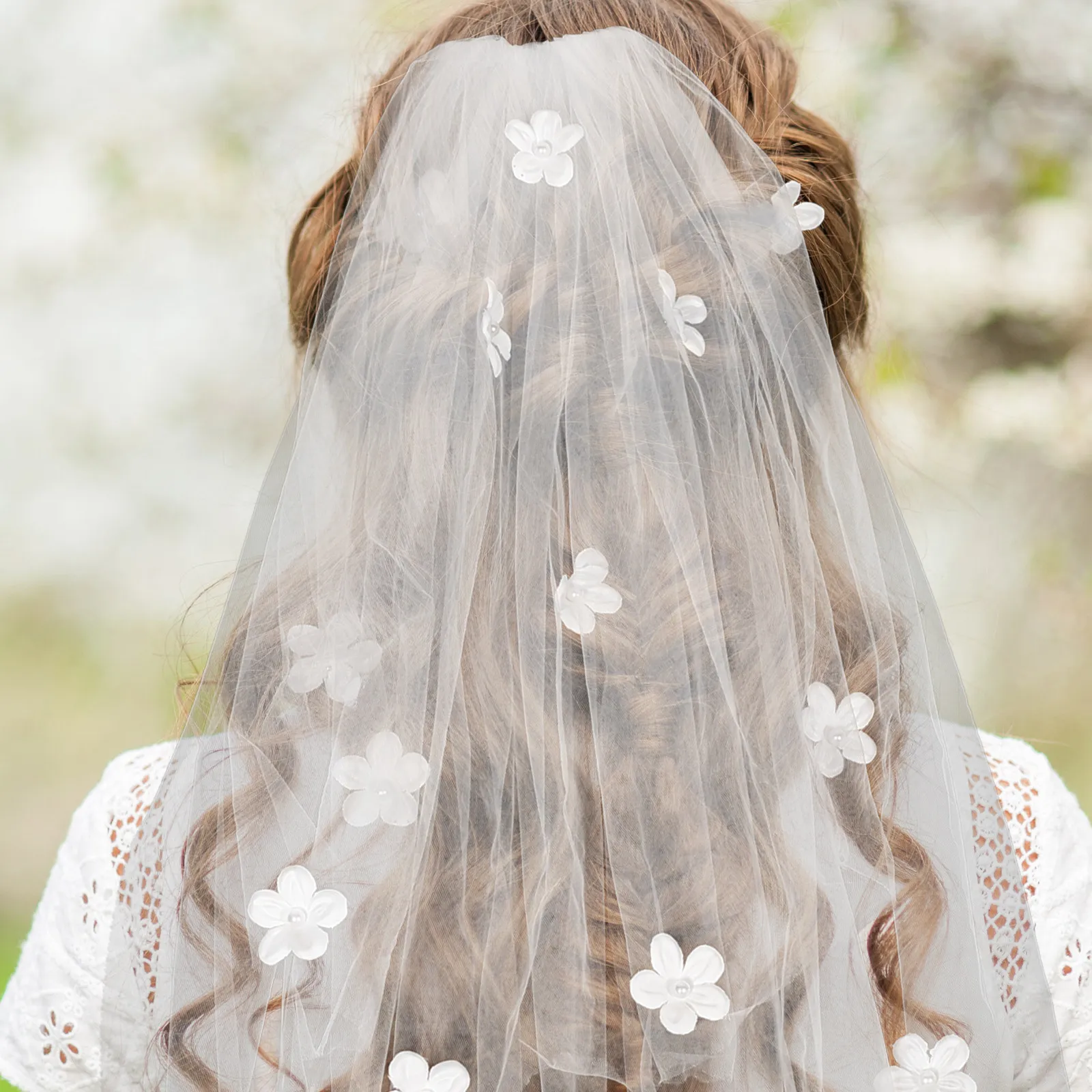 veu-de-noiva-curto-branco-com-perolas-comprimento-na-cintura-adorno-floral-para-casamento-noivas-madrinhas-e-despedida-de-solteira