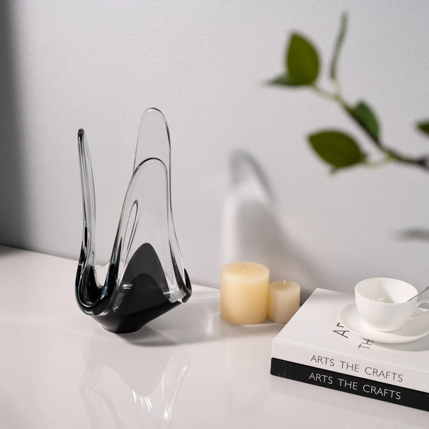 Nordic creative black and white porcelain three-pronged flame irregular glass candle holder ornaments model room sales office ho