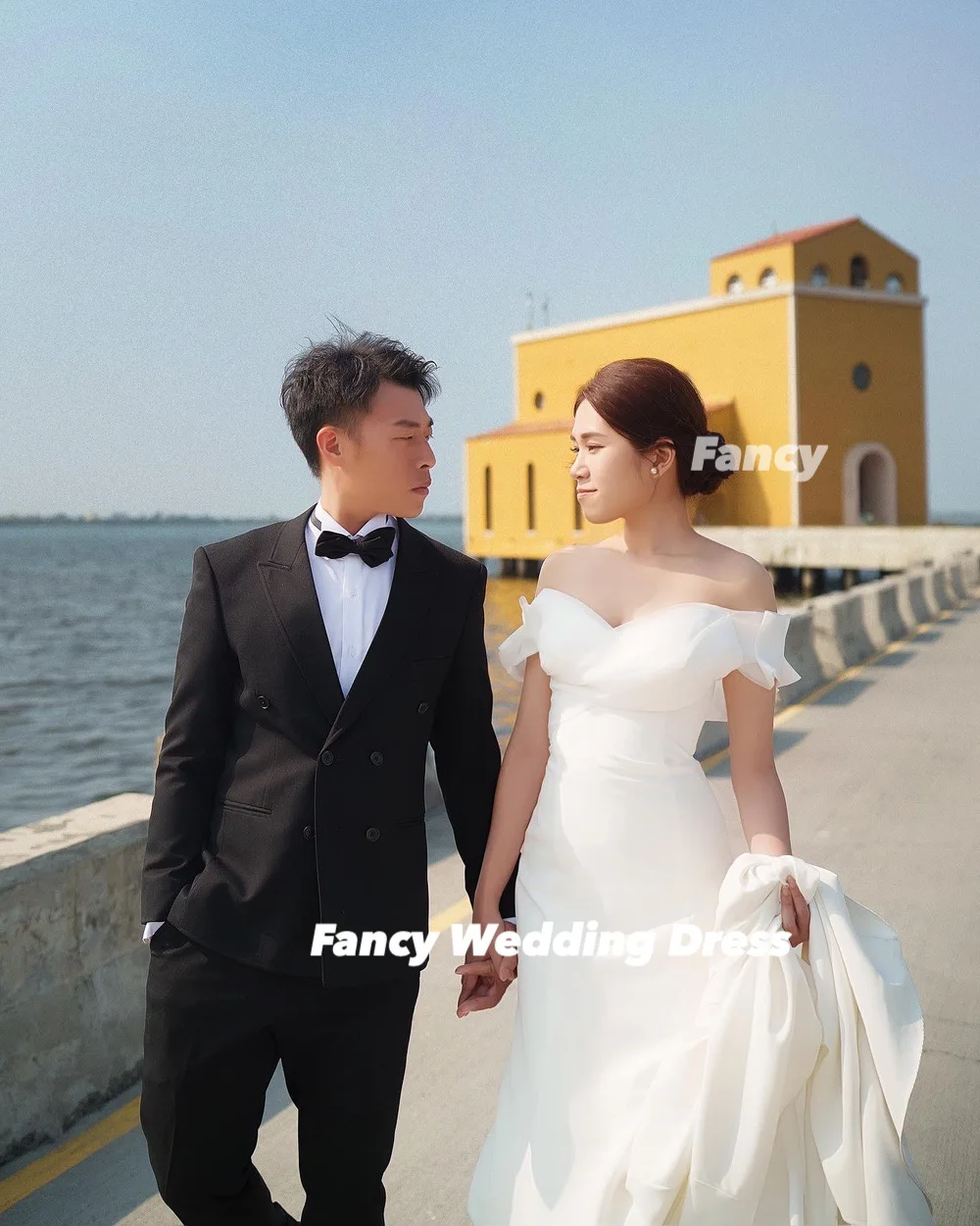 Ausgefallenes Korea Sexy schulterfreies Hochzeitskleid für Fotoshootings, Meerjungfrau-Organza-Brautkleid, Rückenkorsett, maßgeschneidert, Omar Desserve Teknik