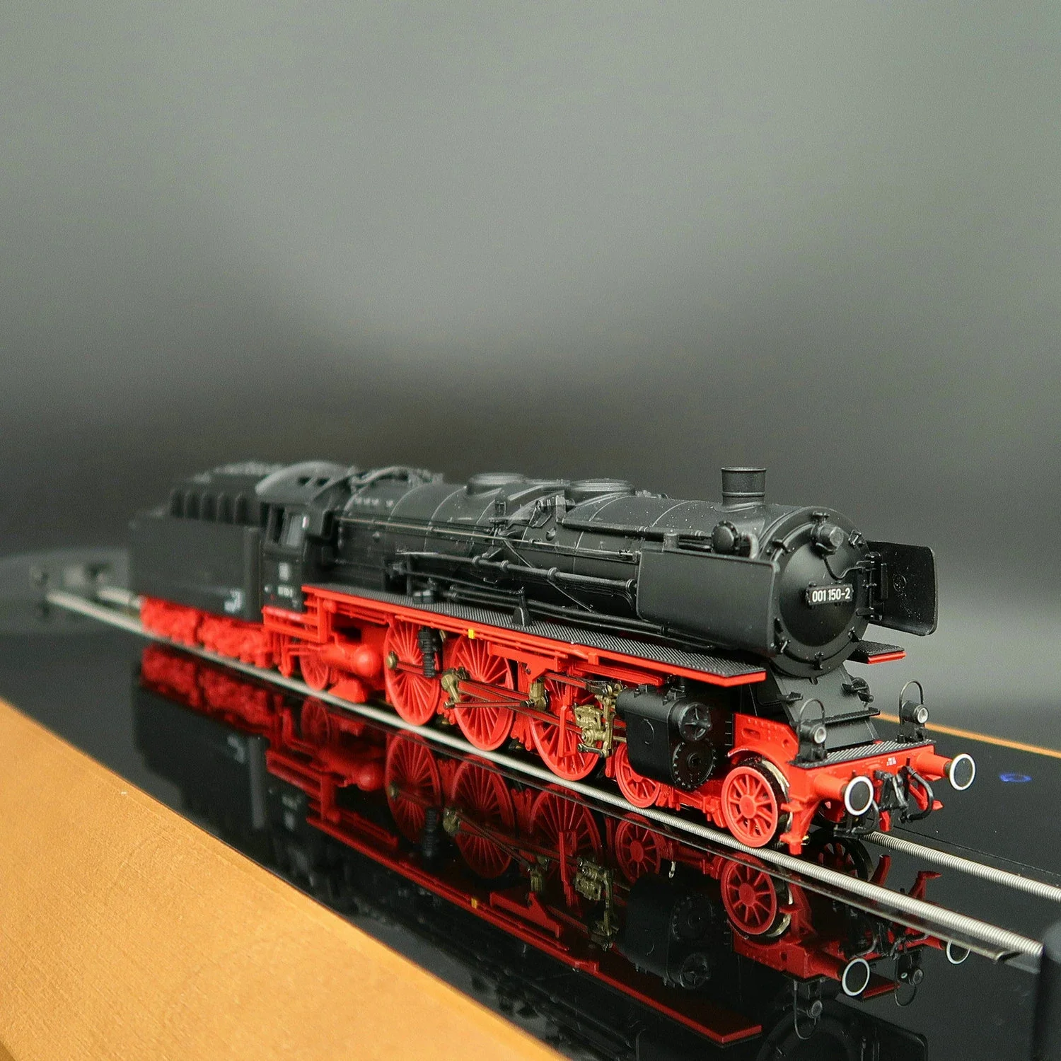 ROCO Train Model HO Type 1/87 63348 BR01 Steam Locomotive German DB Fourth Generation 8-pin DC Version Rail Car Toy Boy Gift