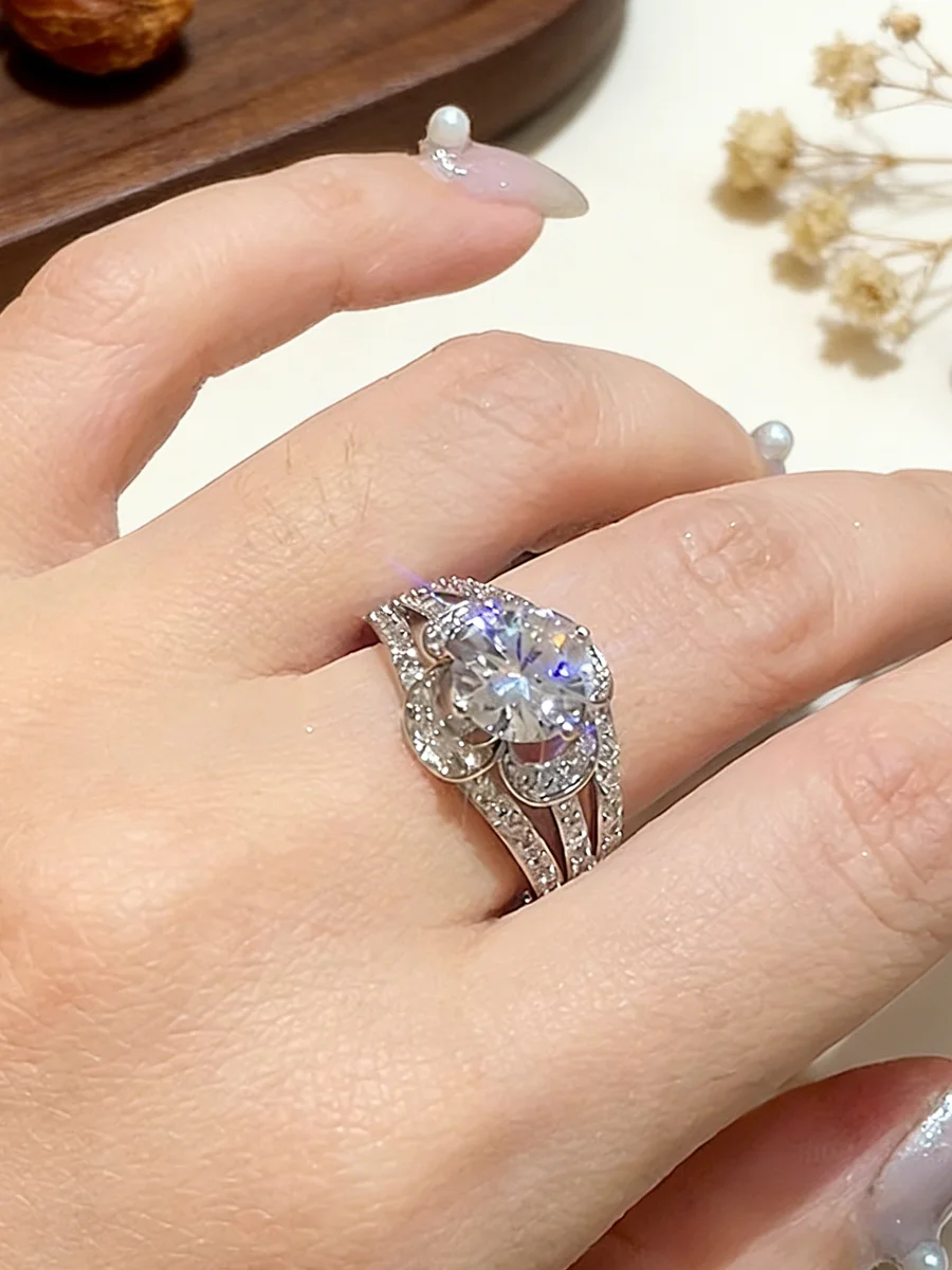 

925 Four-Prong Large Diamond Flower Silver Ring, Light Luxury Micro-Inlaid Zircon Ring, Niche Design Engagement Ring, Versatile and Elegant for Daily Wear