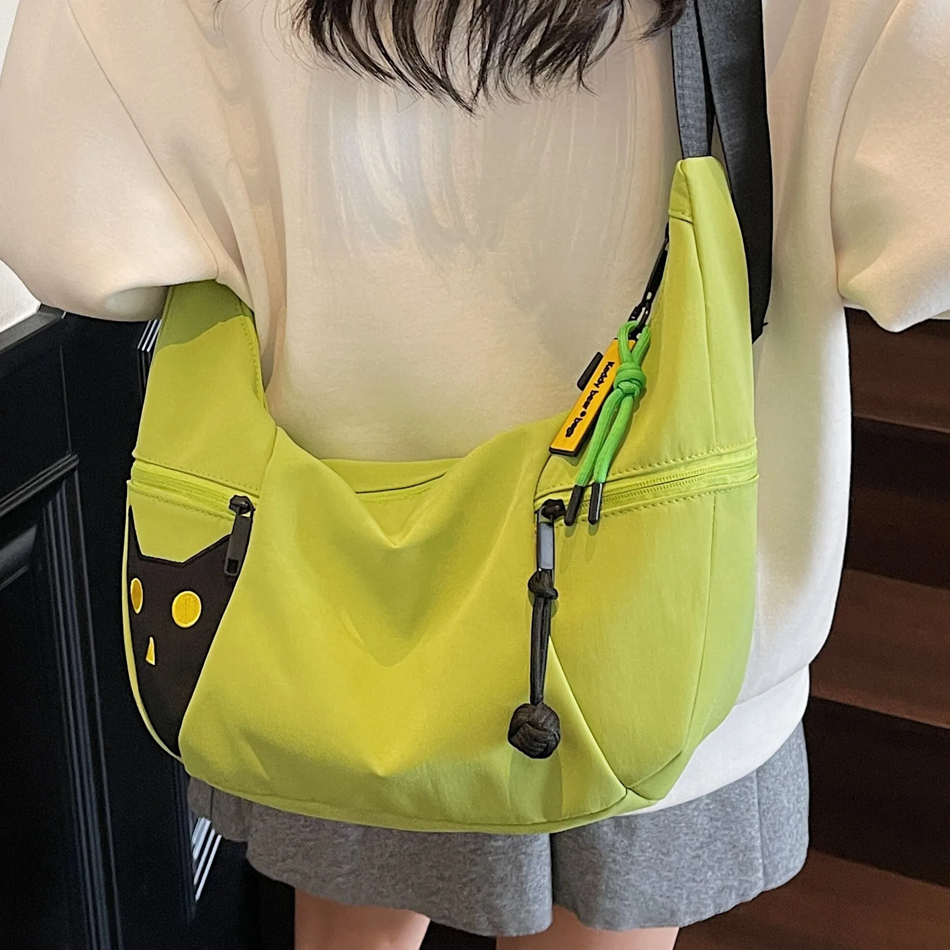 

2025 New Fashion Underarm Design Tote Large Capacity Commuter Shoulder Bag Stylish Crossbody for Teen Girls Trendy Dumpling Bag