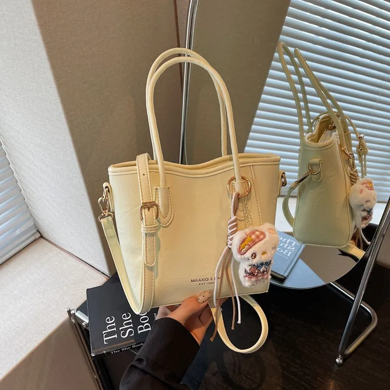 ファッショナブルなカジュアル通勤用レディースハンドバッグバケットバッグクロスボディバッグシンプルでユニークなデザイン高級感レジャースタイル