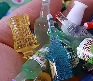 10 pièces maison de poupée Mini Simulation vin boissons bouteille maison de poupée cuisine décoration accessoires semblant jouer jouet pour enfants cadeaux