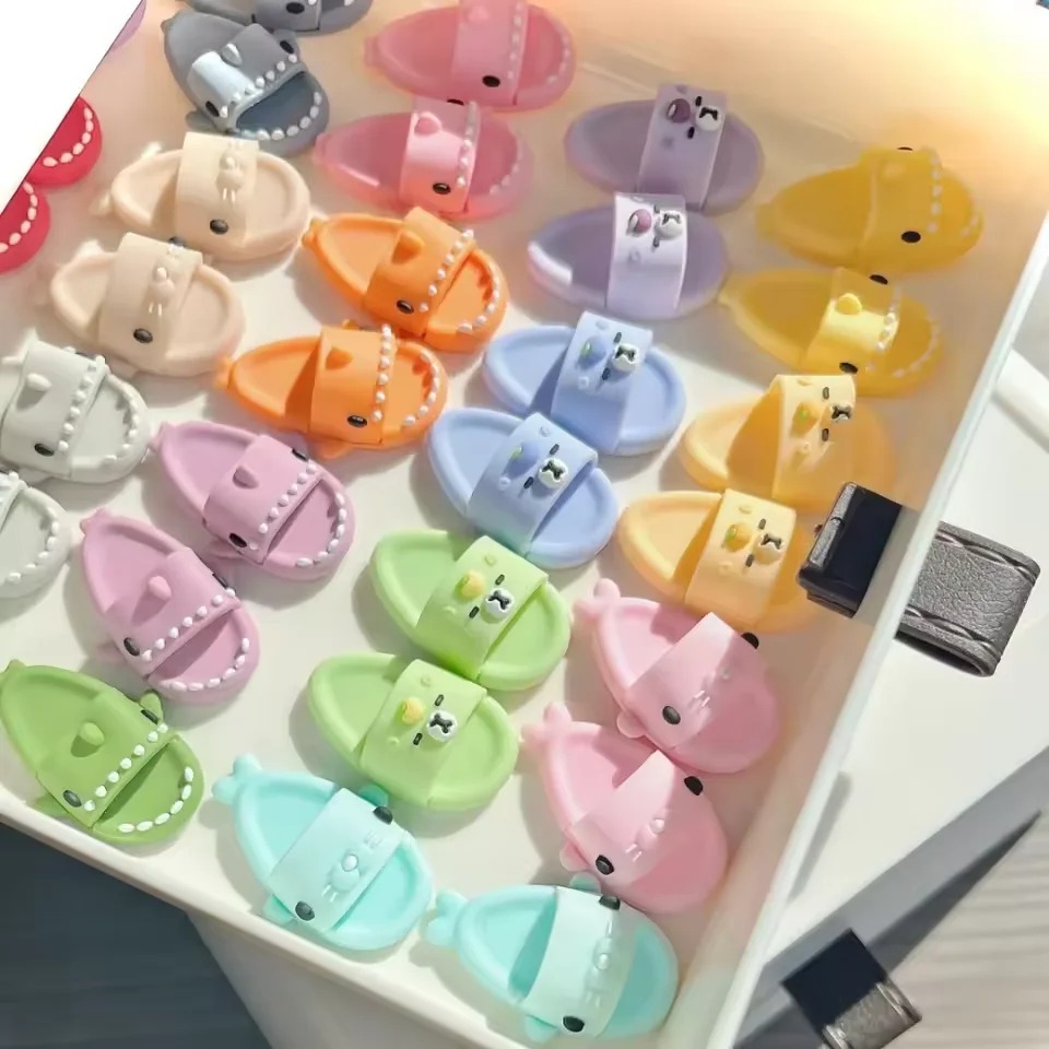 Accessori Labubu da 17 cm Scarpe Abbigliamento Le bambole possono indossare pantofole da squalo Scarpe casual divertenti ed eleganti Abbigliamento per il tempo di gioco Nuovo