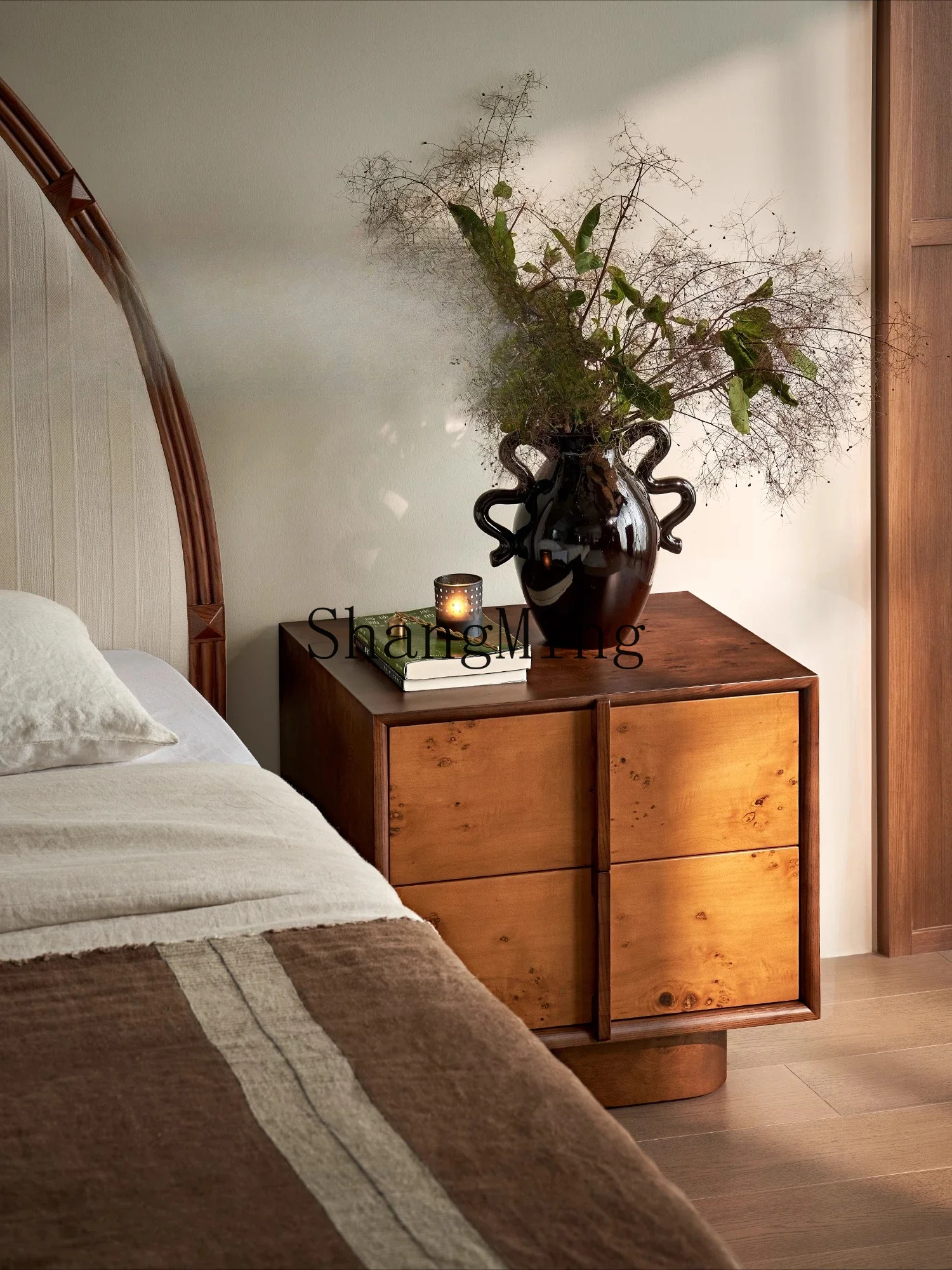 ZYY طاولة بجانب السرير لغرفة النوم المنزلية من الخشب الصلب وخزانة بجانب السرير في العصور الوسطى #3