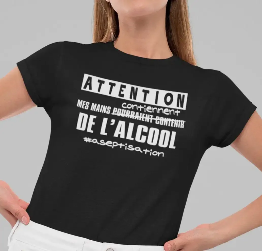 Mes mains contiennent de l alcool T Shirt à col rond manches courtes Humour